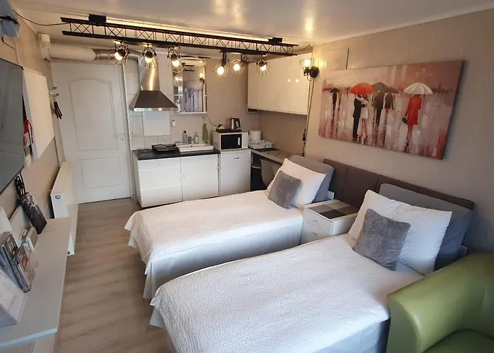 Savas 1 Mini And Parking בית נופש 3*